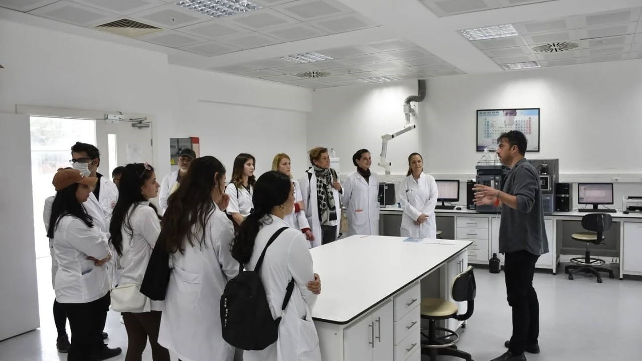 Köyceğiz'de Tıbbi ve Aromatik Bitkiler Programı Öğrencileri Gıda Analiz Laboratuvarlarını İnceledi