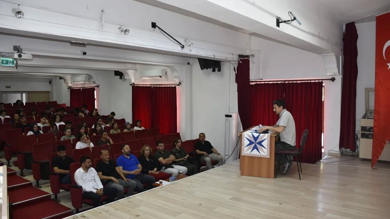 Köyceğiz Meslek Yüksekokulu'nda Kariyer Yolculuğu etkinliği