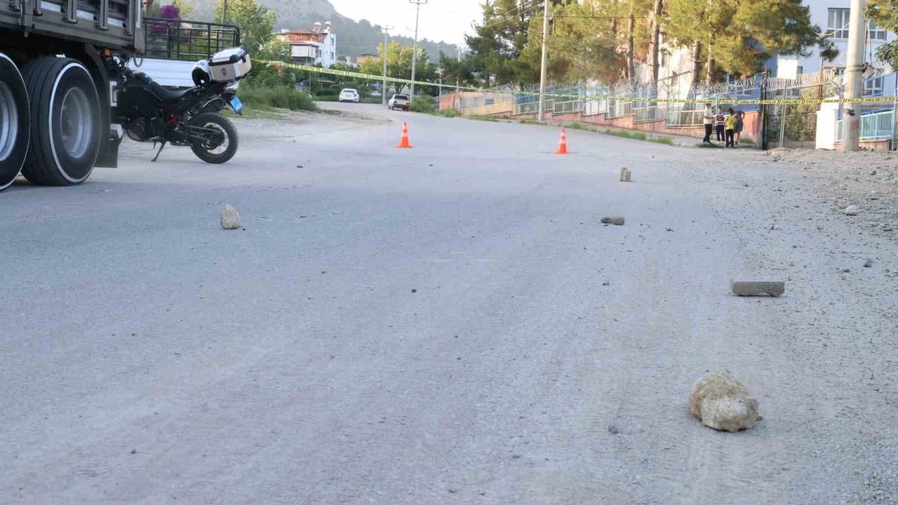 Kozan'da kurban pazarındaki tartışma silahlı kavgaya dönüştü: 3 yaralı