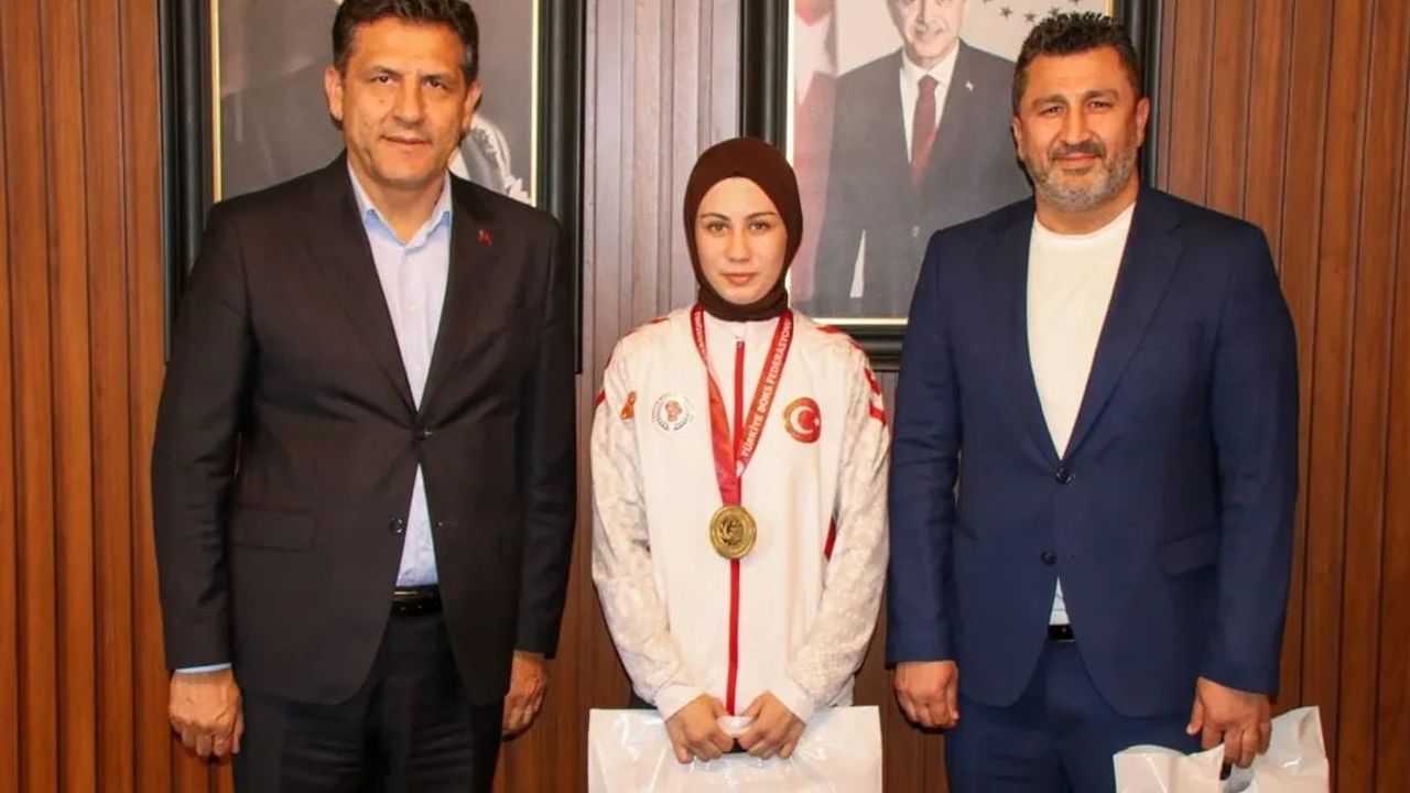 Kozanlı Boksör Azranur Çetin, Gençler Olimpiyatları'nda Türkiye'yi Temsil Edecek