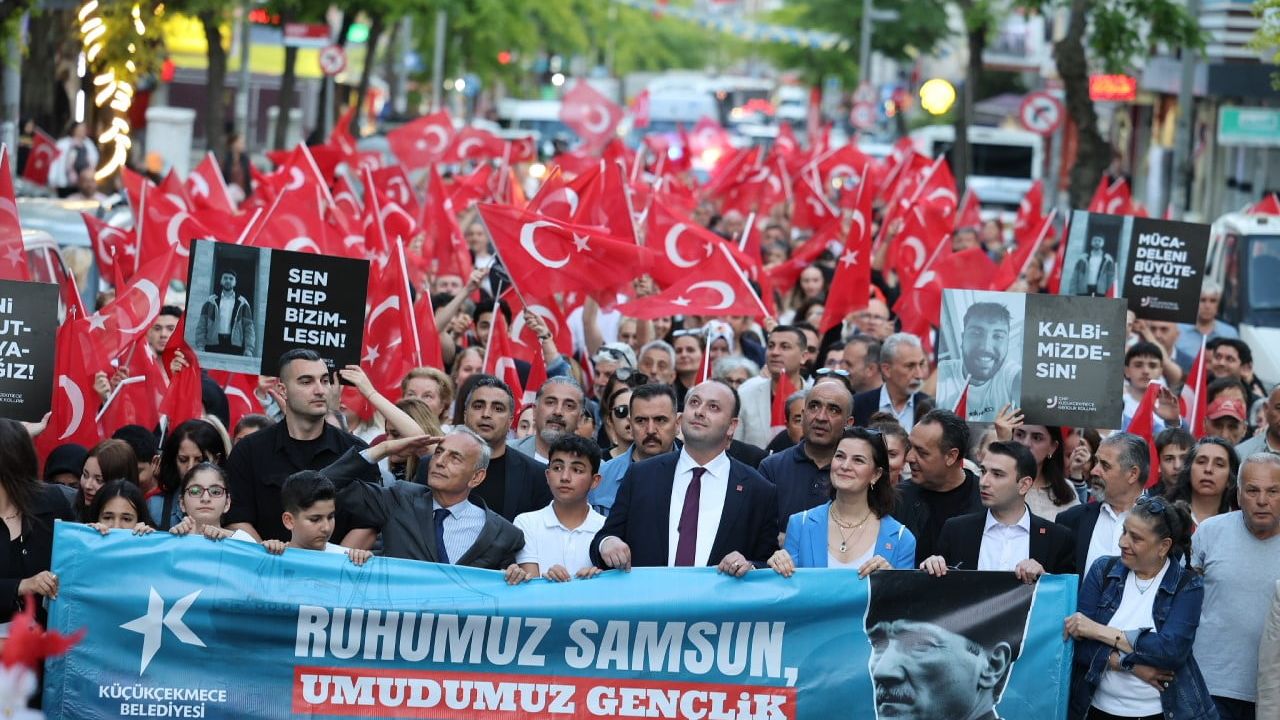 Küçükçekmece'de 19 Mayıs coşkusu: Fevzi Çakmak Meydanı'nda Samida konseri ve törenler