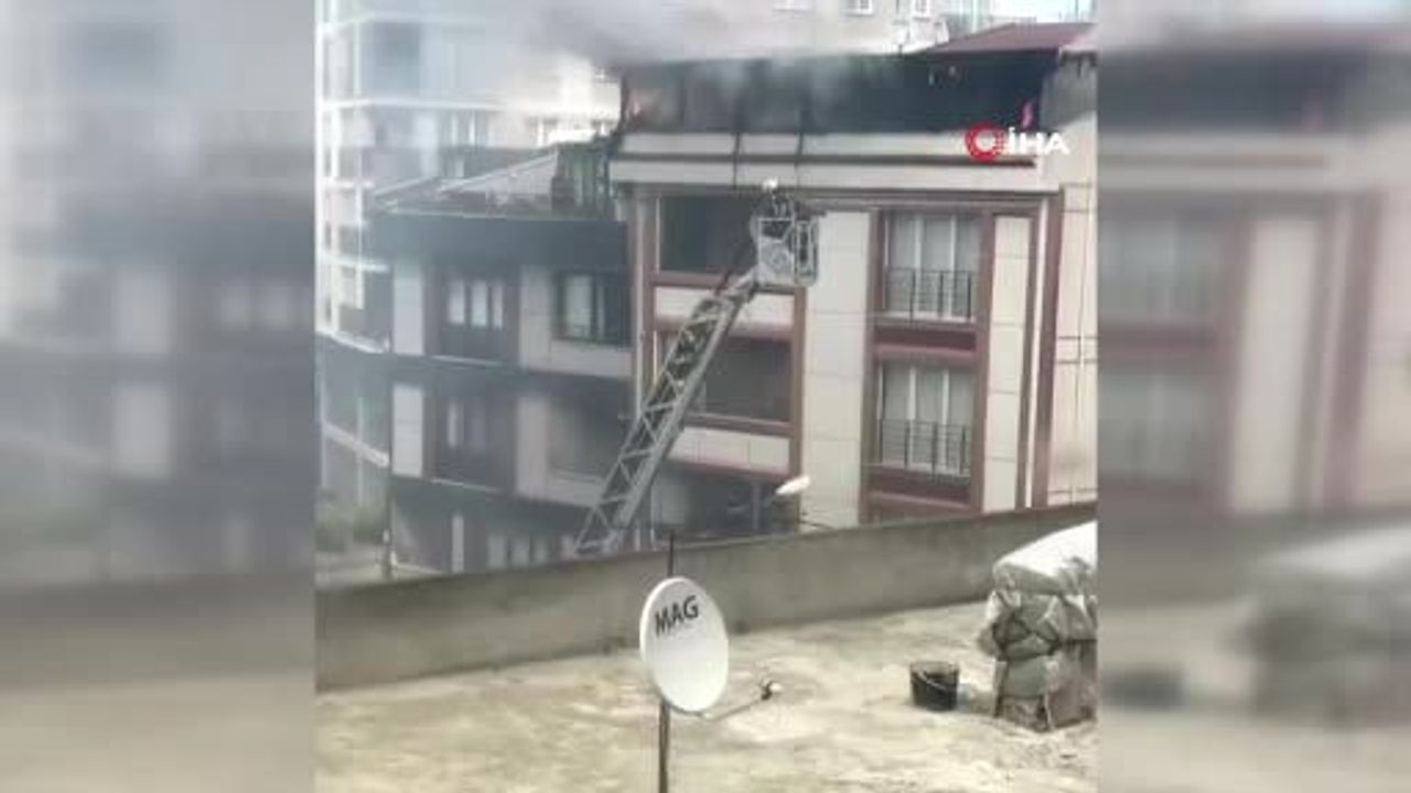 Küçükçekmece’de beş katlı binada çatı yangını, itfaiye müdahalesiyle kontrol altına alındı