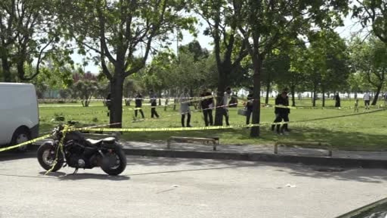 Küçükçekmece’de dur ihtarına uymayan motosikletlilere müdahale: AK-47 ele geçirildi, bir şüpheli firar etti