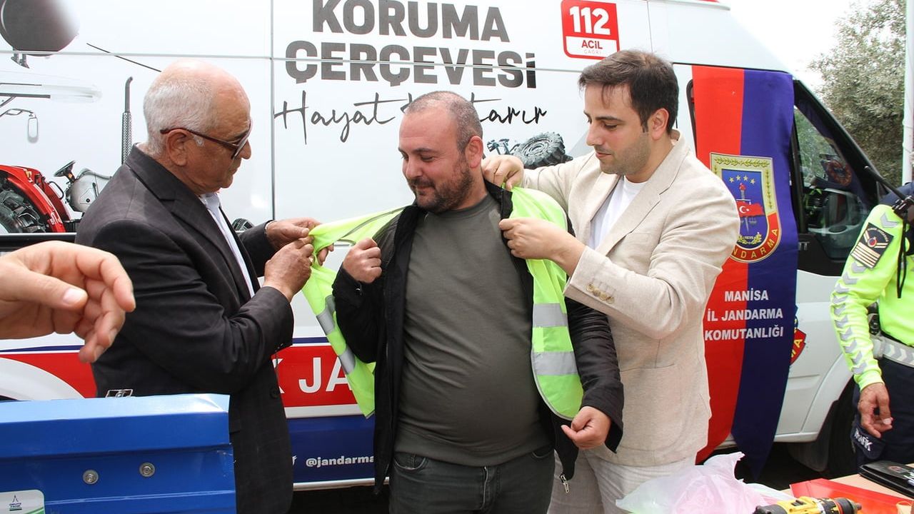 Kula'da çiftçilere trafik güvenliği eğitimi — Körez Mahallesi'nde uygulamalı farkındalık çalışması