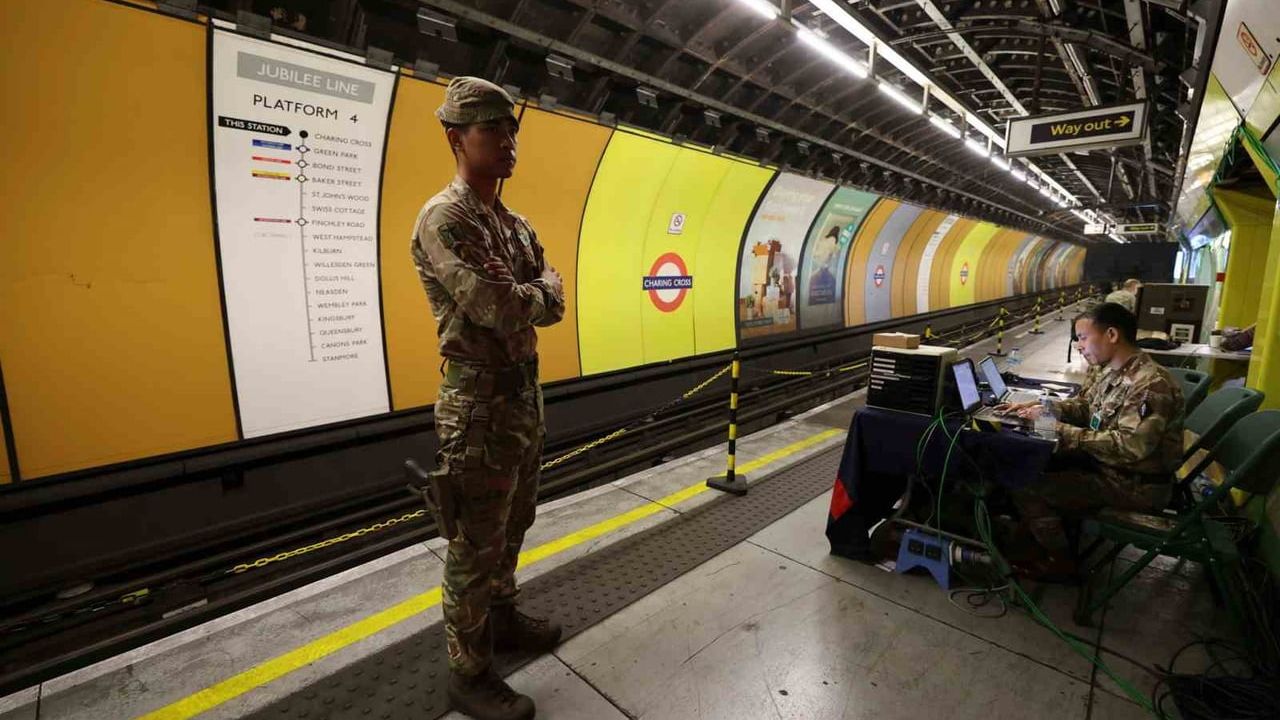 Kullanılmayan Jubilee Line İstasyonu NATO Tatbikatında Geçici Askeri Karargâha Dönüştürüldü