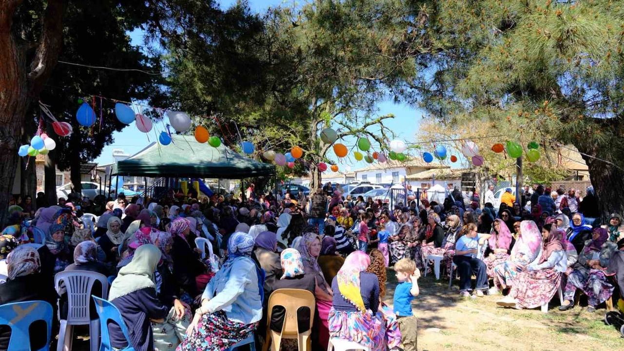 Kumköy'de Geleneksel Köy Hayrı: Eceabat Kaymakamı Kerem Yenigün Vatandaşlarla Buluştu