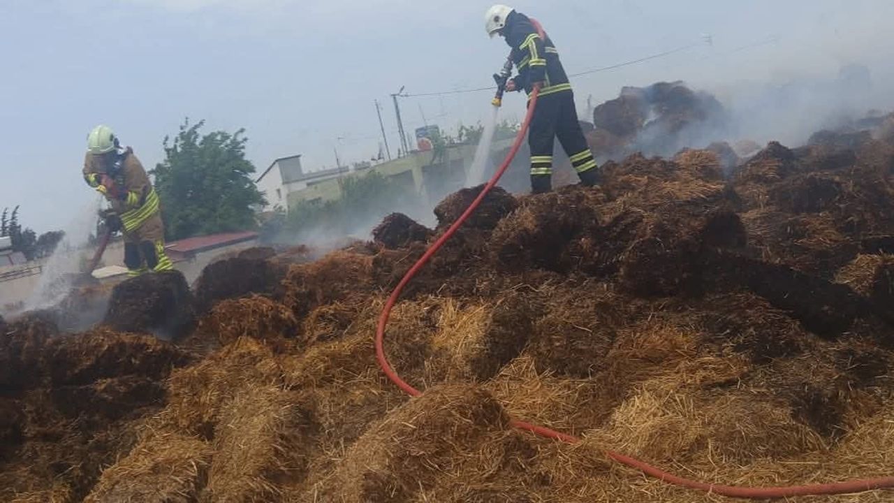 Kumlu'da samanlık yangını itfaiye ekiplerince kısa sürede kontrol altına alındı