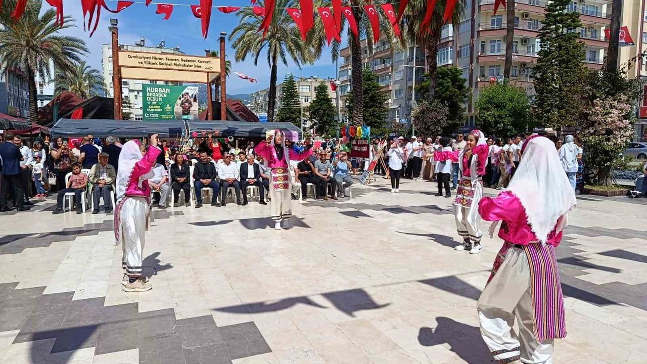 Kumluca'da Engelliler Haftası Etkinlikleri: Öğrenciler, Aileler ve Protokol Yürüyüşte Buluştu