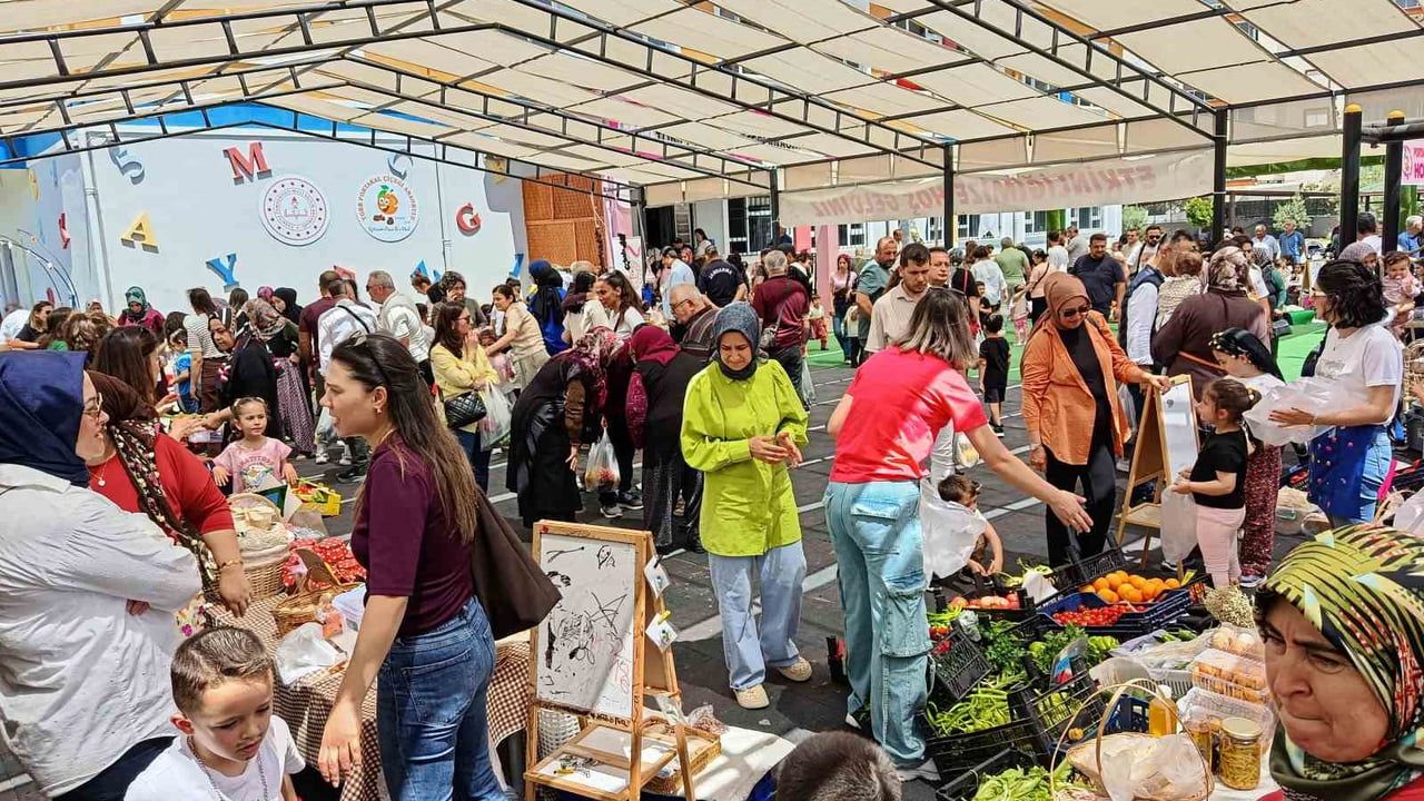 Kumluca'da Portakal Çiçeği Anaokulu, Gazzeli çocuklar için mini halk pazarı kurdu