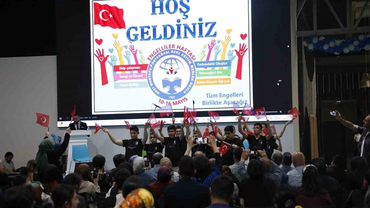 KUMSmall'da Engelliler Haftası: Hacı Mustafa Postaağası Okulu Öğrencileri Sahne ve Sergiyle Beğeni Topladı