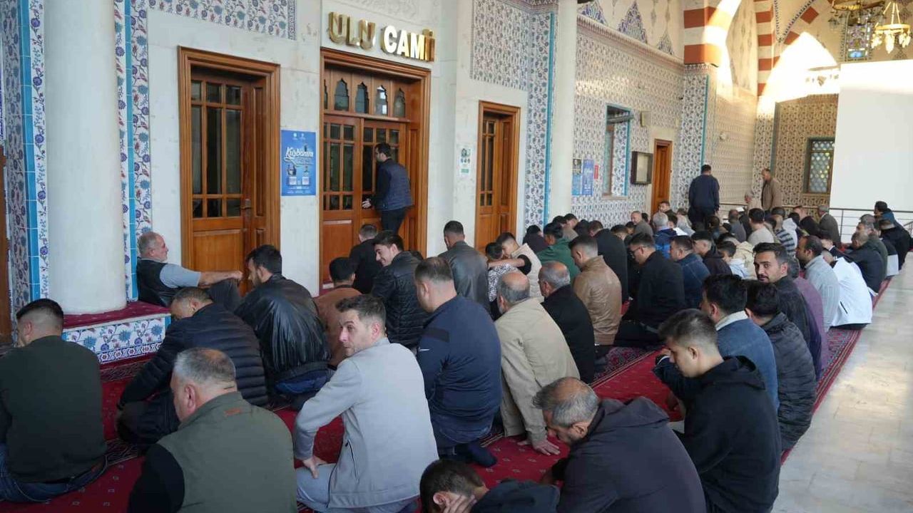 Kurban Bayramı’nın ilk namazı Iğdır’da kılındı