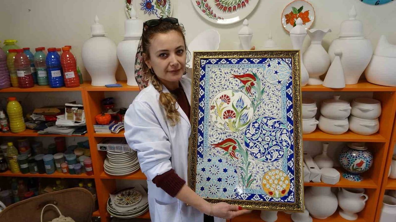 Kursiyerden Usta Öğreticiye: Özlem Karabüber çini sanatını mesleğe dönüştürdü