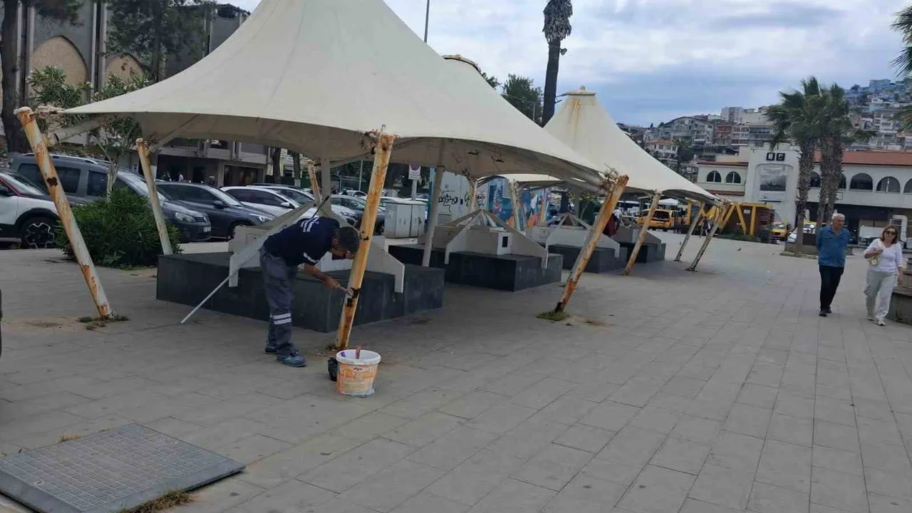 Kuşadası’nda bakım ve onarım çalışmaları sürüyor: Belediye ekipleri hızlı müdahale ediyor
