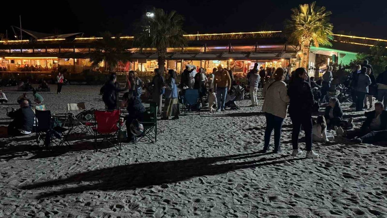 Kuşadası'nda Hıdırellez kutlamaları sahil bandını doldurdu