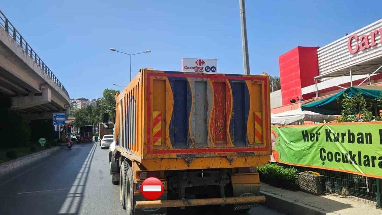 Kuşadası'nda iki hafriyat firmasına yola dökülen hafriyat nedeniyle idari para cezası