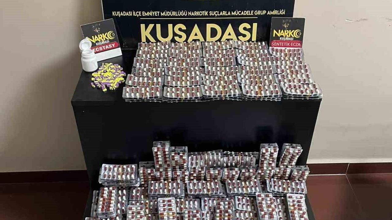 Kuşadası'nda narkotik operasyonu: 4 kişi tutuklandı, 5 bin 989 sentetik ecza ele geçirildi