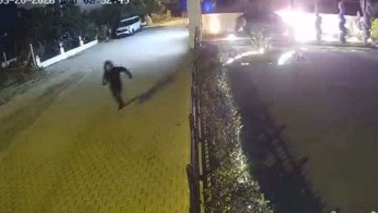 Kuşadası'nda sitenin bahçesindeki lüks araç kundaklandı