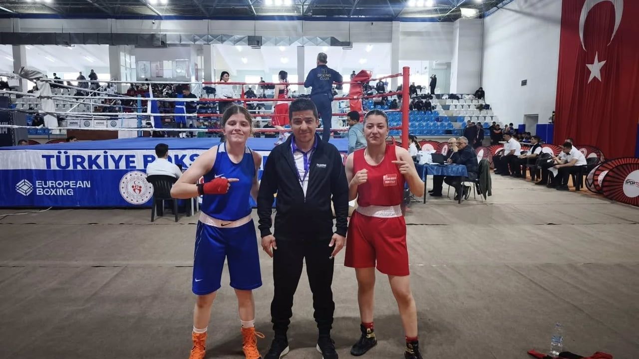 Kütahya Belediyespor, Okul Sporları Gençler (A) Türkiye Boks Şampiyonası’nda altın ve bronz madalya kazandı