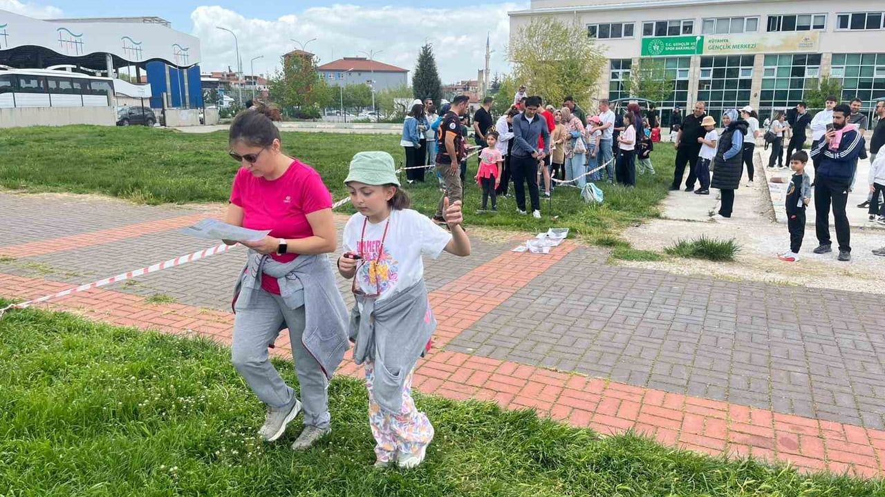 Kütahya'da 'Aileler Yarışıyor' Oryantiring Etkinliği Kentpark'ta