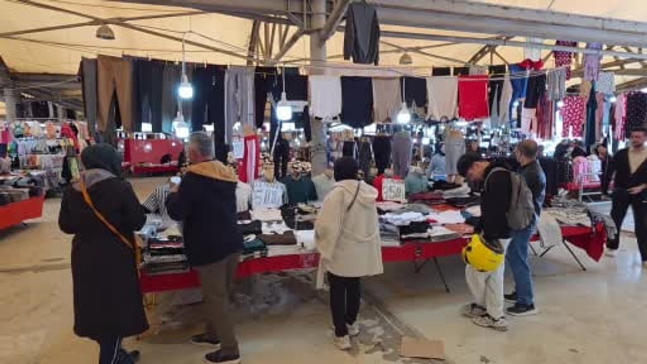 Kütahya’da Bayram Pazarı hareketliliği başladı: Yaklaşık 250 esnafla yoğun ilgi
