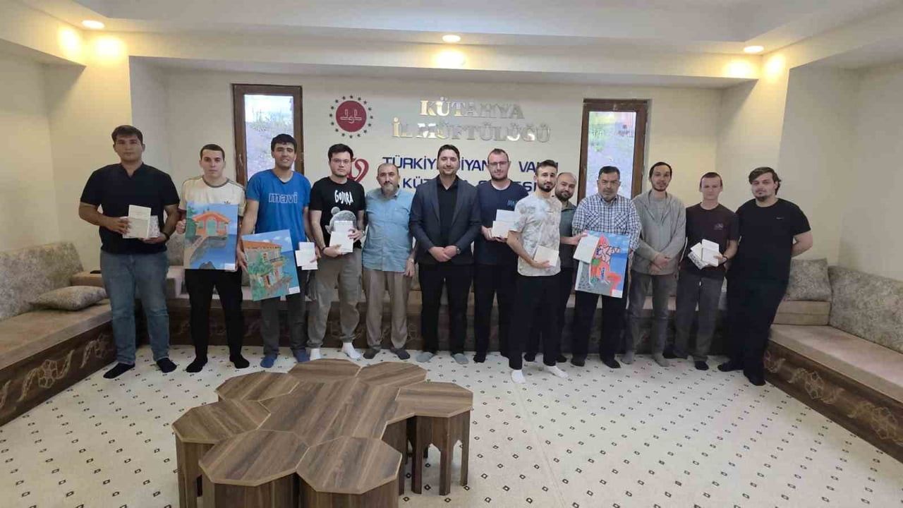 Kütahya'da Gençlik Haftası: Dokuzlar Diyanet Gençlik Merkezi'nde Masa Tenisi, Langırt ve Satranç Turnuvaları