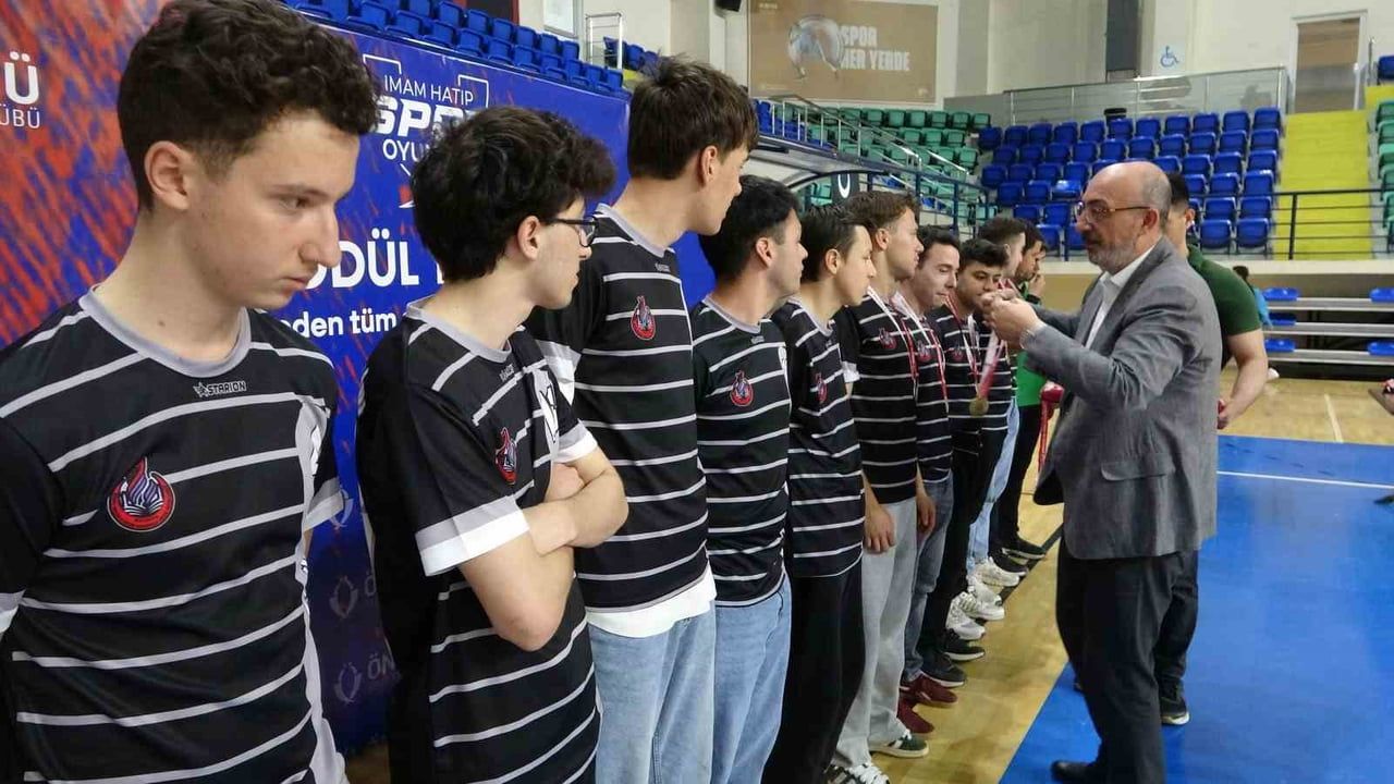 Kütahya'da ilk İmam Hatip Spor Oyunları tamamlandı: 12 okul, yaklaşık 300 öğrenci yarıştı