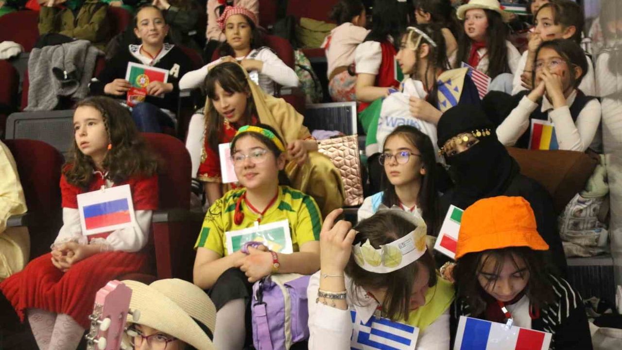 Kütahya'da İmam Hatip Öğrencileri Arapça ve İngilizce Projelerini Tanıttı