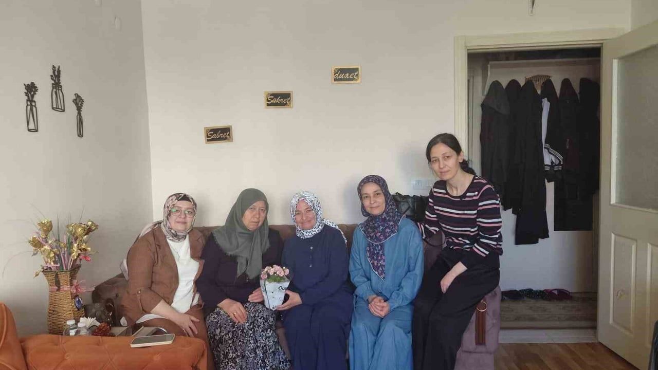 Kütahya'da lise öğrencileri buldukları yüklü parayı polise teslim etti