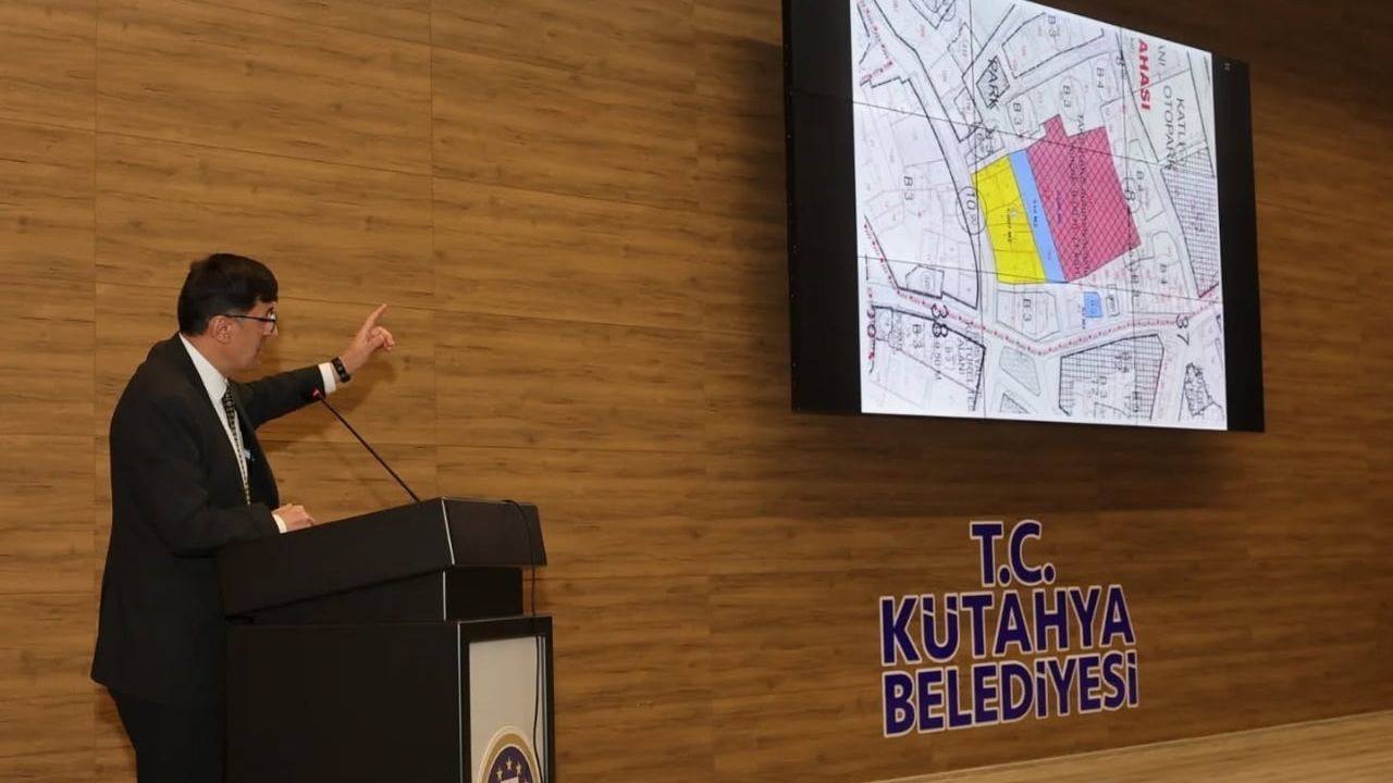 Kütahya'da Pazarcı Esnafı ile İstişare: Başkan Kahveci Projelerin İhtiyaçlara Göre Şekilleneceğini Söyledi