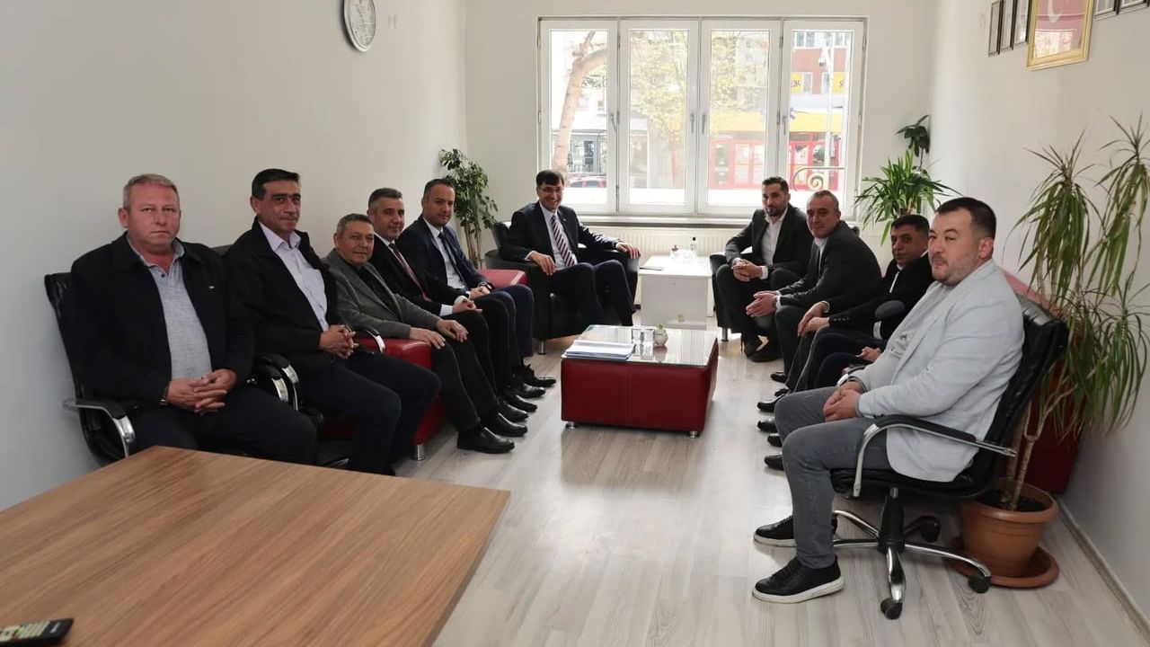 Kütahya'da şehir içi ulaşım değerlendirmesi: Başkan Eyüp Kahveci minibüs ve halk otobüsü temsilcileriyle buluştu