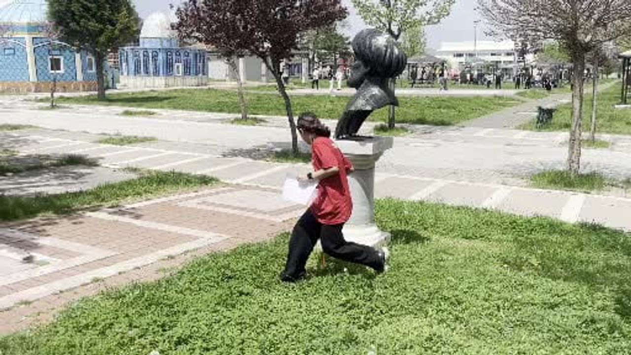 Kütahya Kentpark'ta 'Aileler Yarışıyor' Oryantiringi: Aileler Parkurda Birlikte Yarıştı