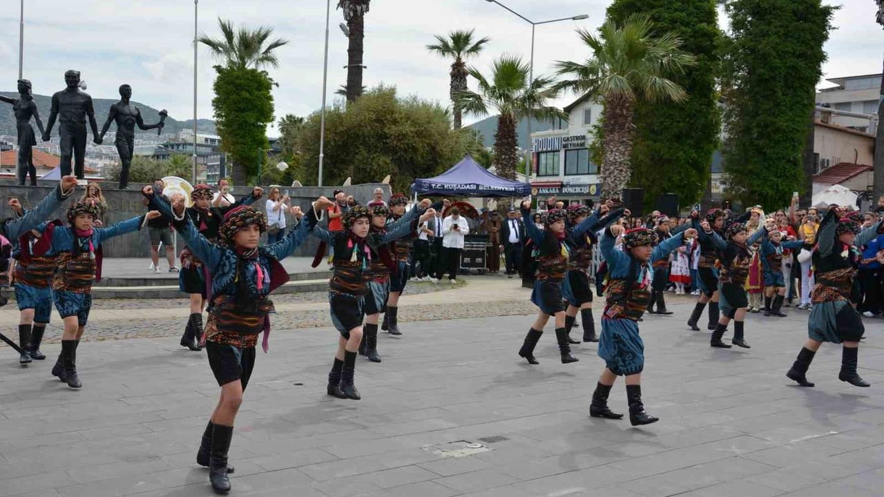 KUTO’dan 19 Mayıs’a güçlü katılım: Kuşadası’nda coşkulu kutlama