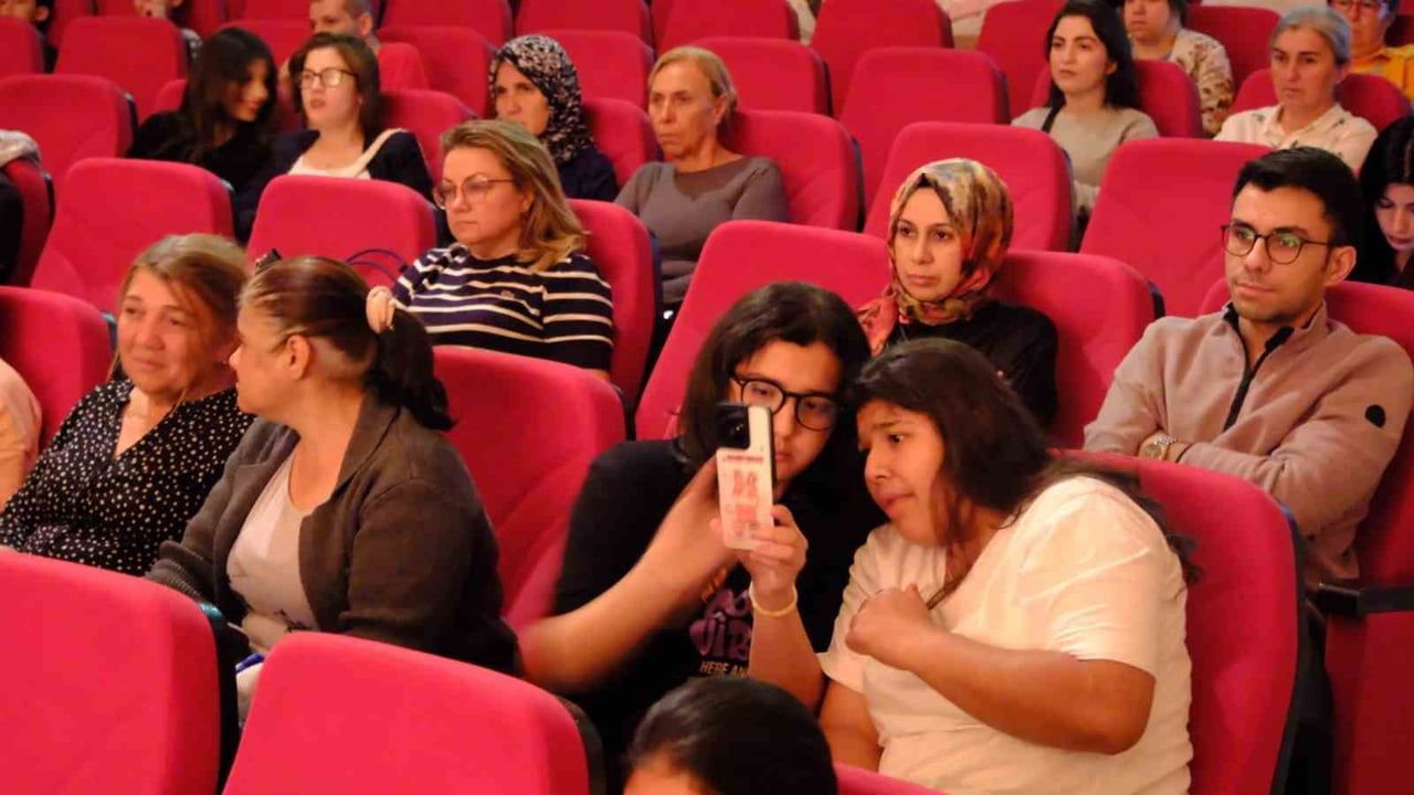 Kuyucak'ta 'Fikriye Ümmid-i Aşk' ile Kurtuluş Savaşı ruhu sahnede canlandı