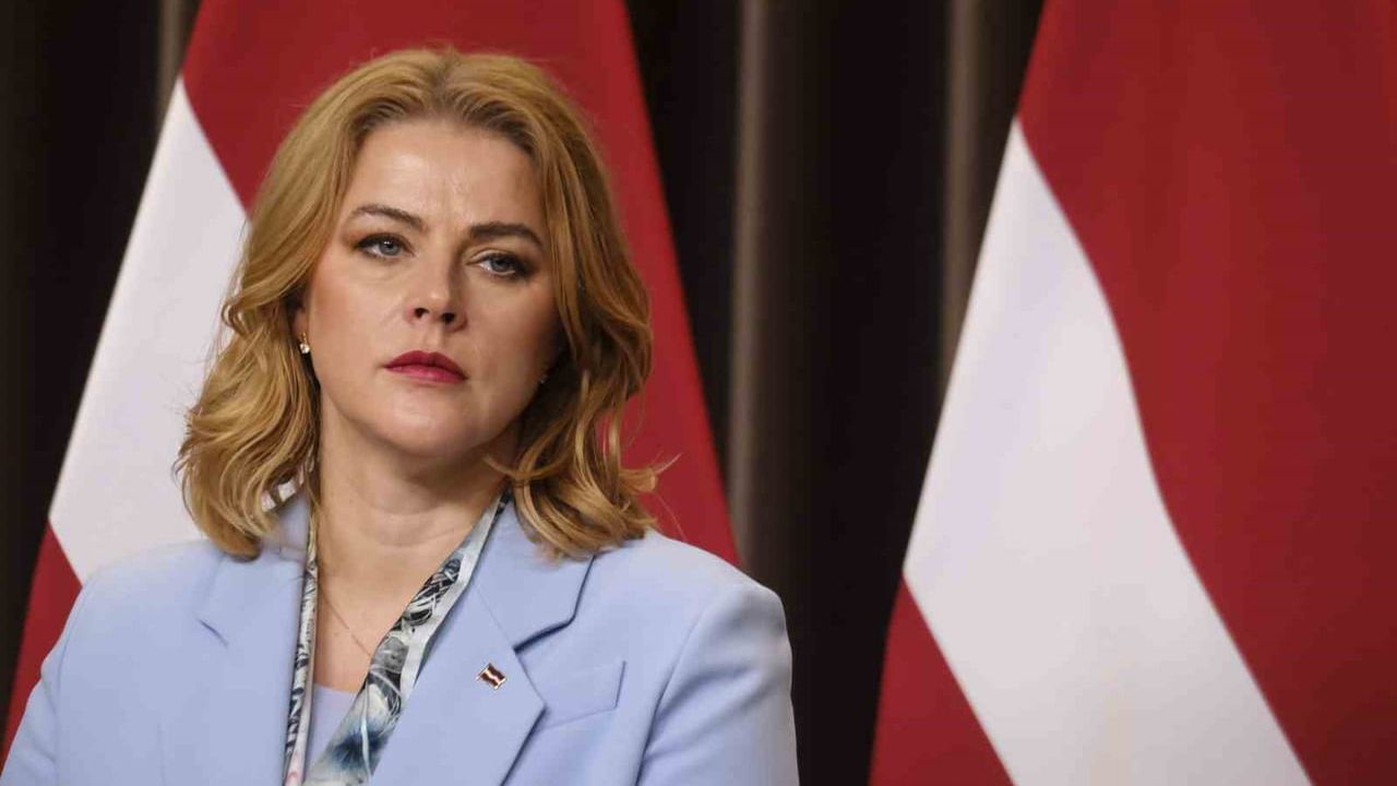 Letonya Başbakanı Evika Silina istifa etti, koalisyon dağıldı