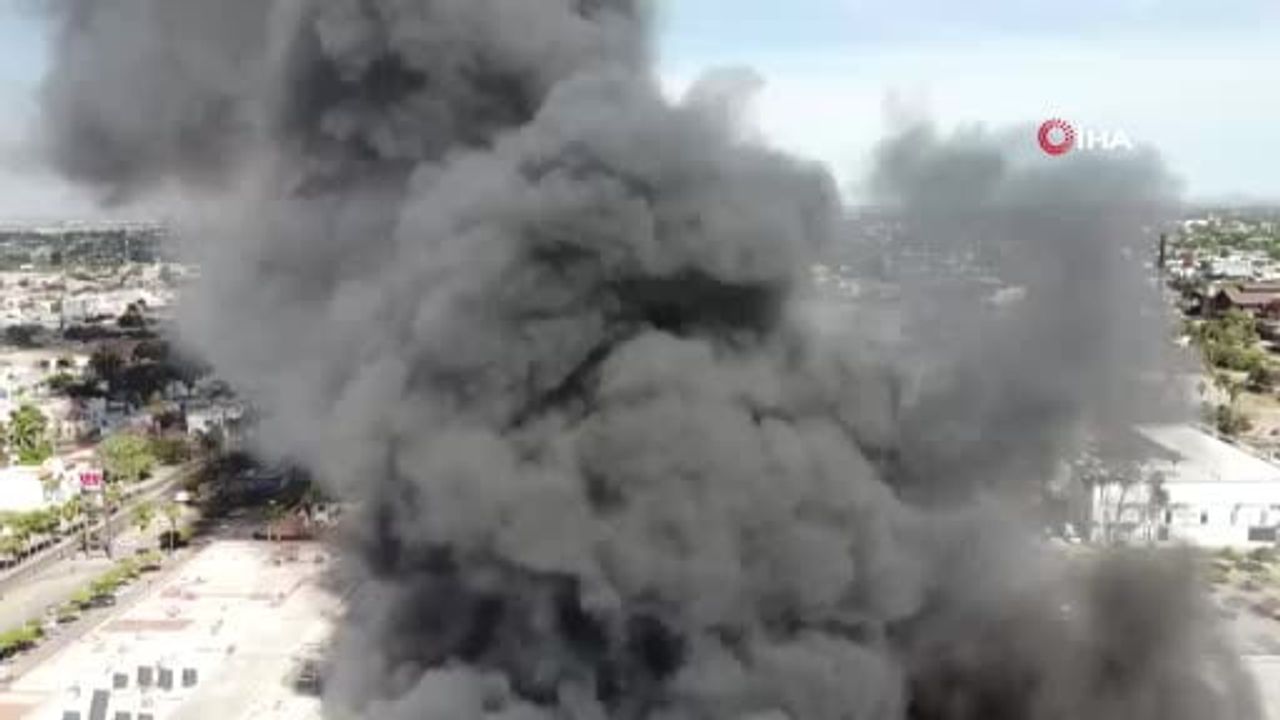 Los Mochis'te Plaza Fiesta Las Palmas alışveriş merkezinde yangın: 5 ölü, 12 yaralı