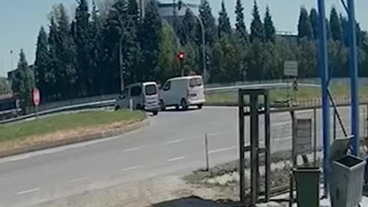 Lüleburgaz’da jandarma aracının çarptığı panelvan takla attı: 1 yaralı