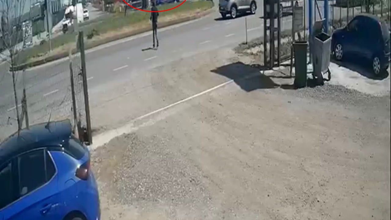 Lüleburgaz’da kavşakta jandarma aracıyla çarpışan panelvan takla attı; 1 kişi yaralandı