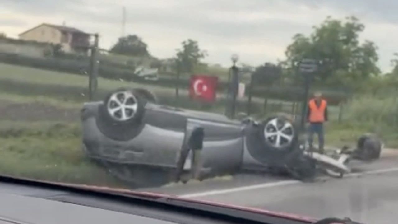 Lüleburgaz'da Kontrolden Çıkan Otomobil Takla Attı: Sürücü Yaralandı