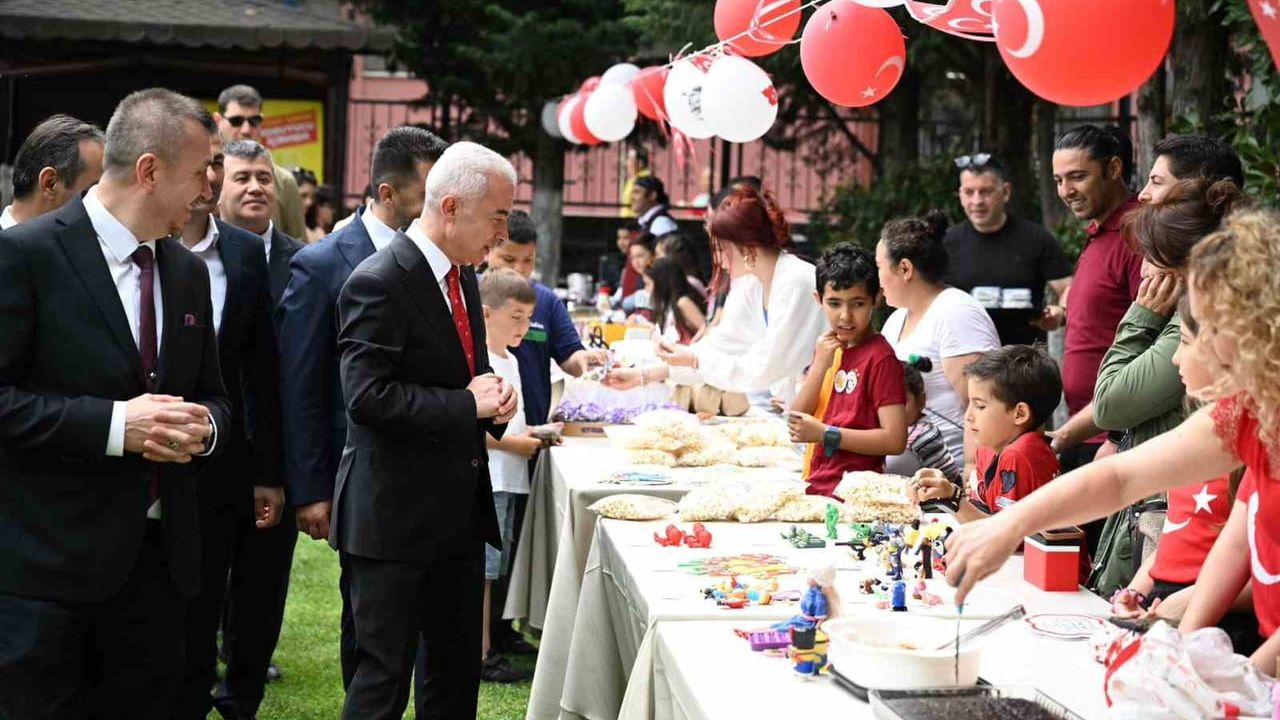 Lüleburgaz’da 'Okuyan Kampüs - Açık Hava Kütüphaneleri Projesi' etkinliği gerçekleştirildi