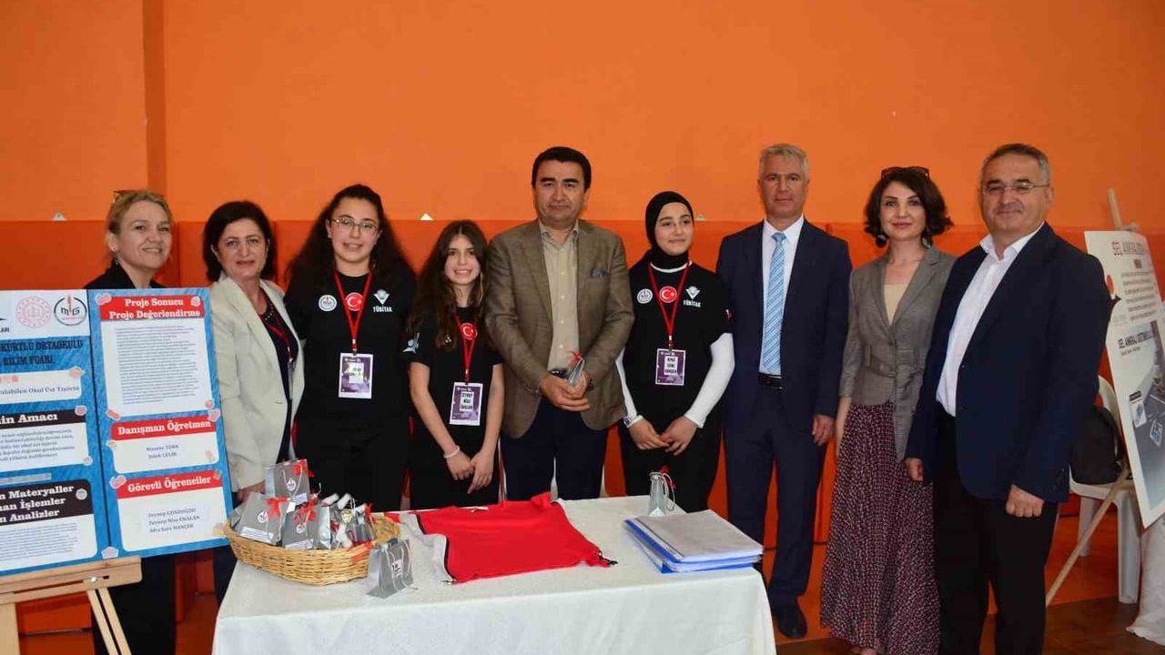 Macide Gazioğlu Kükürtlü Ortaokulu'nda TÜBİTAK 4006 Bilim Fuarı Açıldı