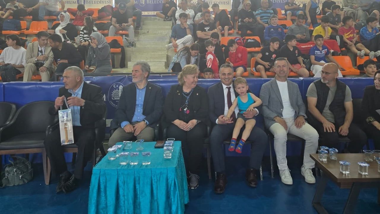 Mahmut Atalay ve Tevfik Kış Anısına Çorum'da Güreş Turnuvası Düzenlendi