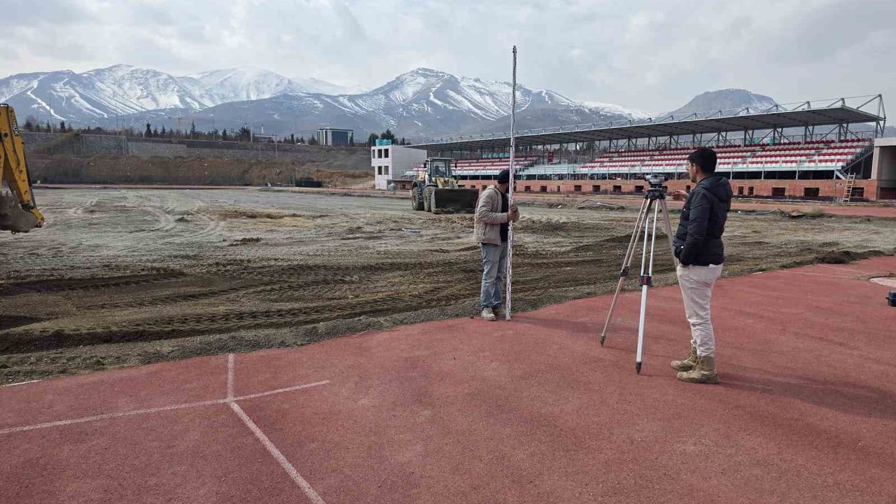 Malatya Atletizm Kompleksi'nde çalışmalar hızla ilerliyor: Karadağ projenin Türk sporu için önemini vurguladı