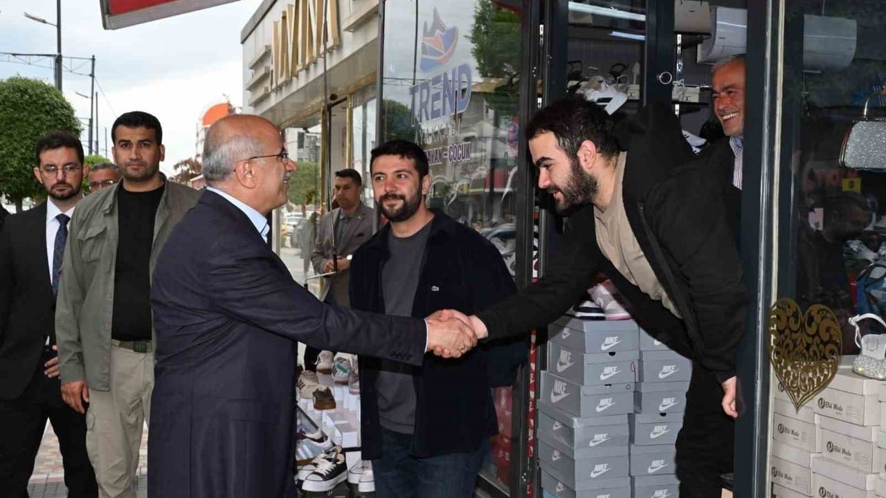 Malatya'da 5.6'lık Deprem: Başkan Sami Er Sahada İncelemelerde Bulundu ve Vatandaşlarla Görüştü