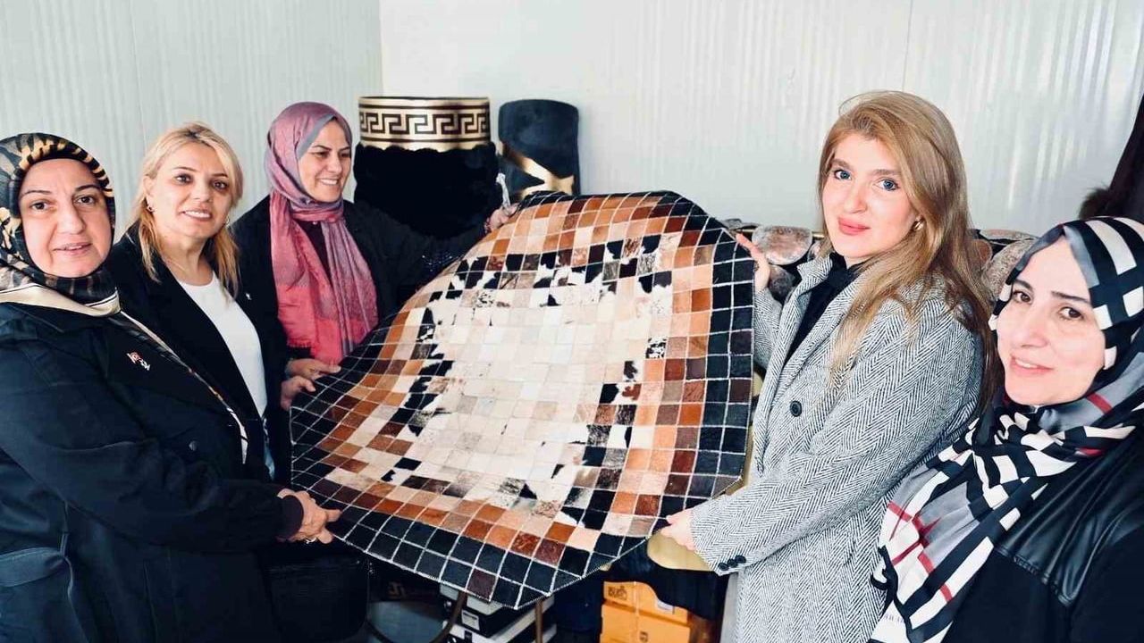 Malatya’da kayısıda yaşanan zararlar yerinde incelendi: Milletvekili Ölmeztoprak üreticilerle buluştu