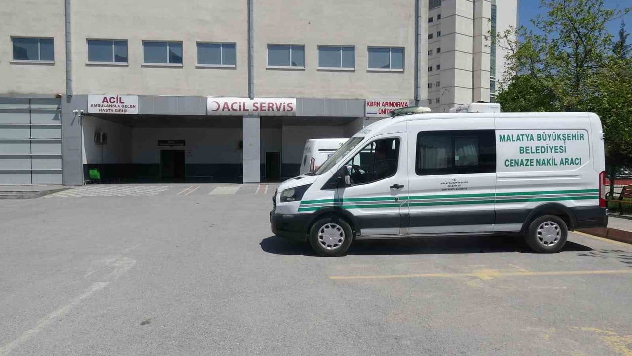 Malatya’da konteynerde düşen 63 yaşındaki Veysel Ateş, hastanede yaşamını yitirdi