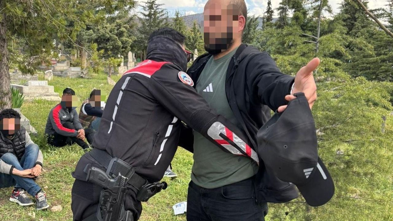 Malatya'da mezarlıklarda denetim: 77 şahıs sorgulandı