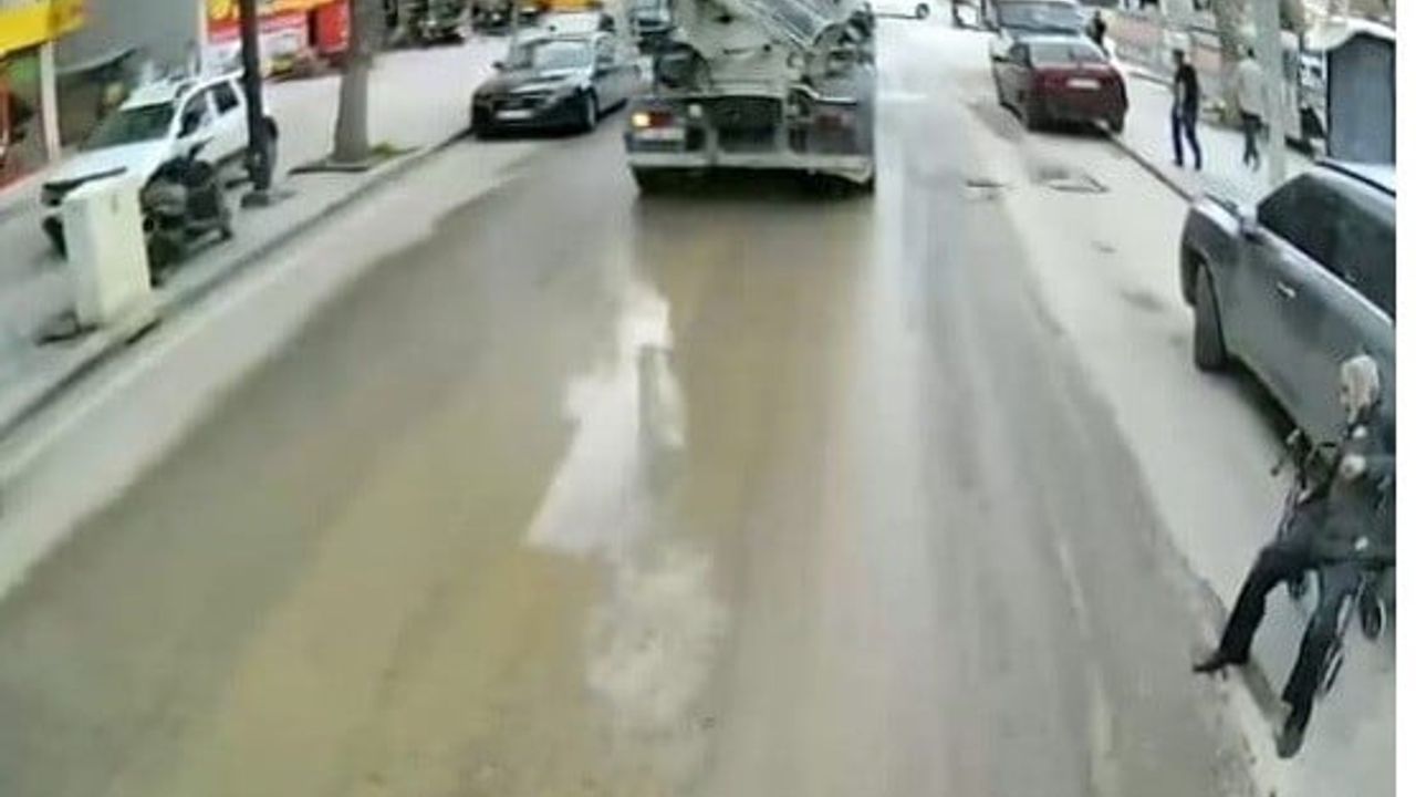 Malatya'da MOTAŞ şoförünün engelli vatandaşa yardım anı araç kamerasına yansıdı