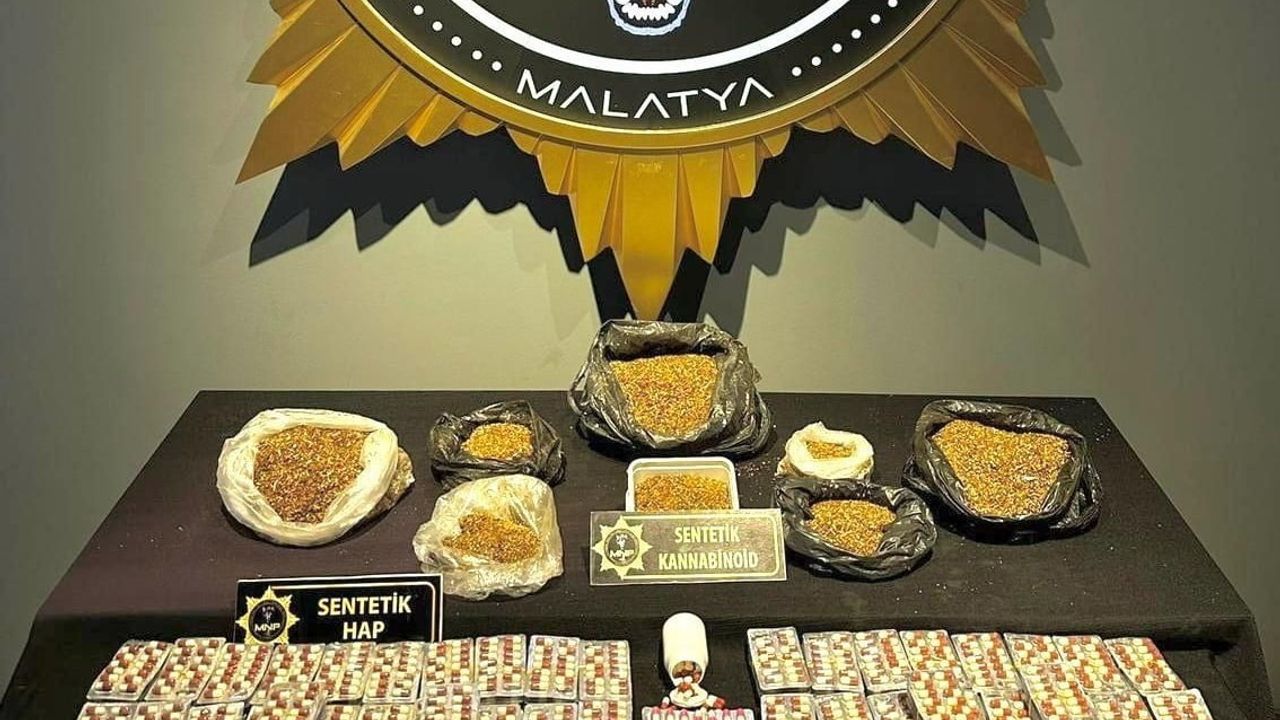 Malatya'da uyuşturucu operasyonu: 5 zanlı tutuklandı, bin 905 g sentetik kannabinoid ve 4 bin 146 hap ele geçirildi