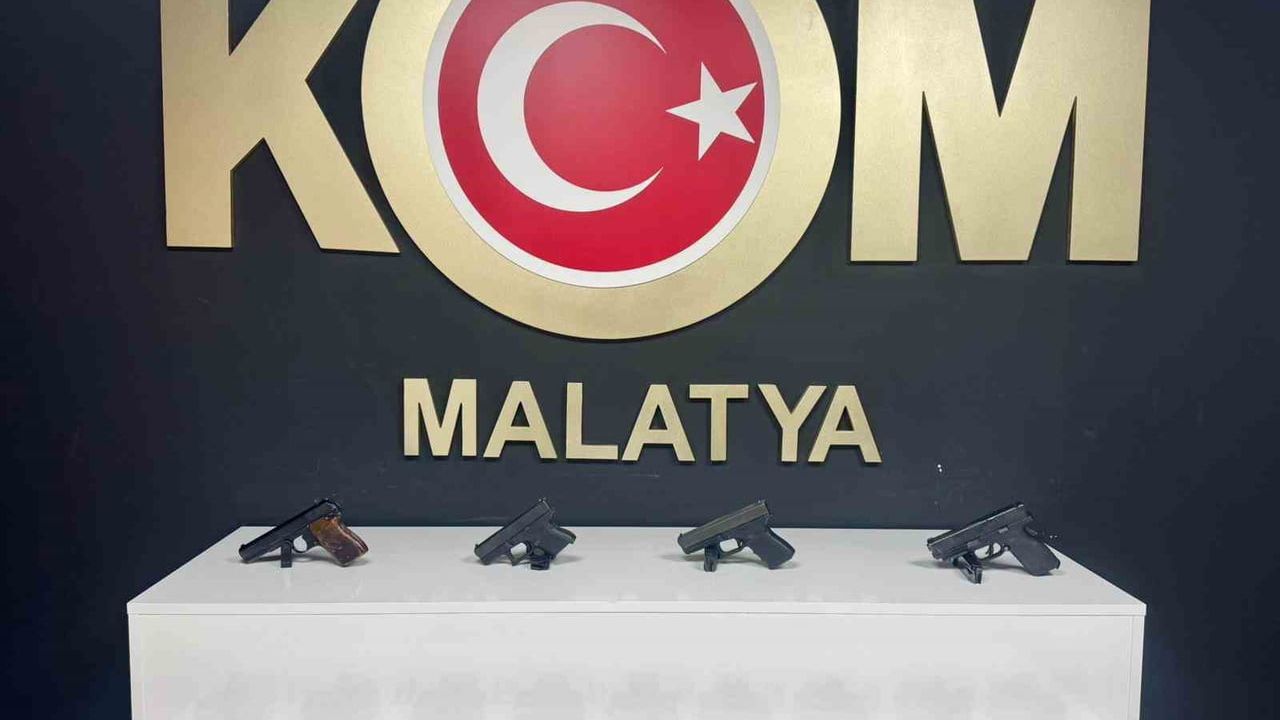 Malatya’da uyuşturucu ve ruhsatsız silah operasyonu: 166 bin 376 ecza, 4 tabanca ele geçirildi