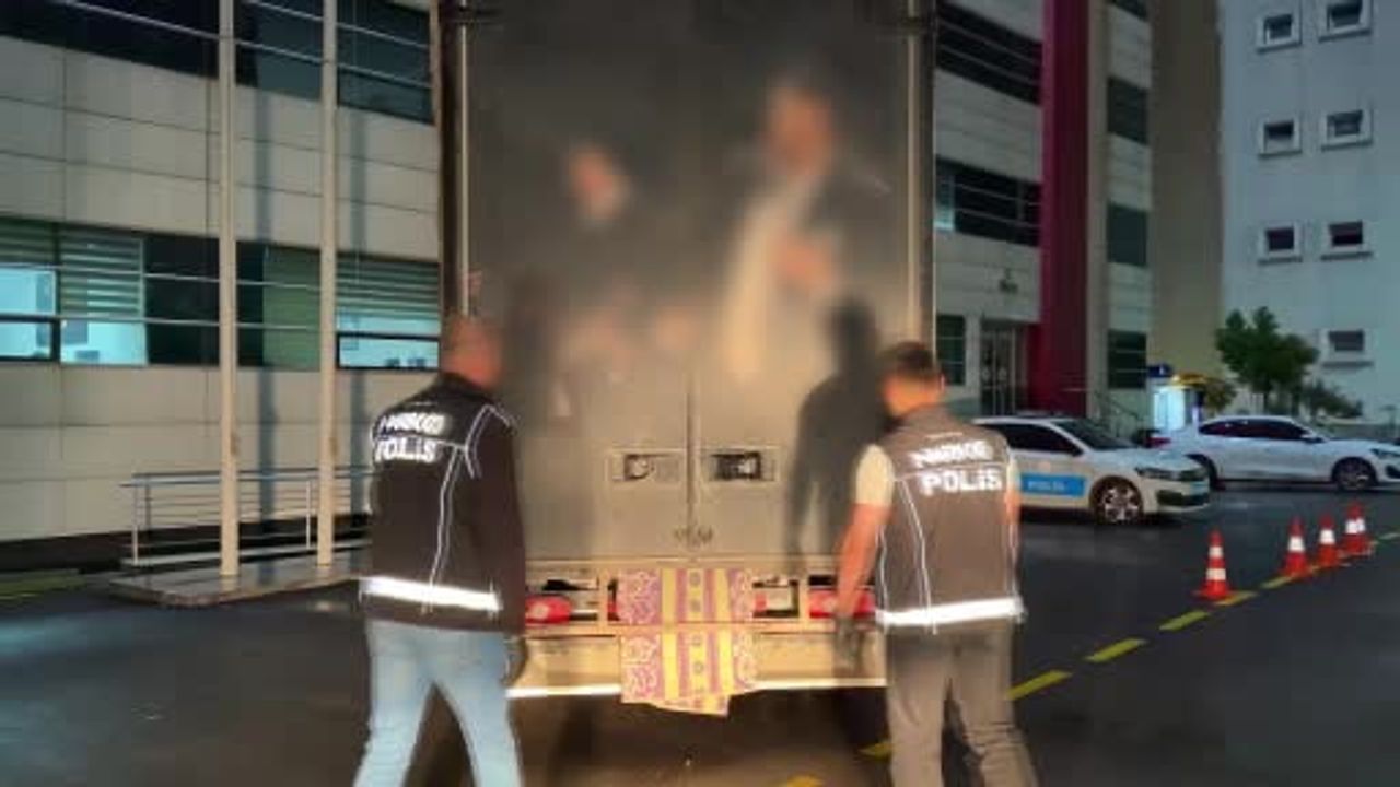 Malatya'da Uyuşturucu ve Silah Operasyonu: 166 bin 376 Hap, 4 Ruhsatsız Tabanca Ele Geçirildi